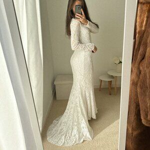 Romantic Mermaid Wedding Dress – Long Sleeves, Sequin Lace, Elegant Train